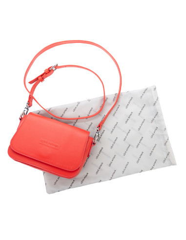 Boxy Schultertasche in orange