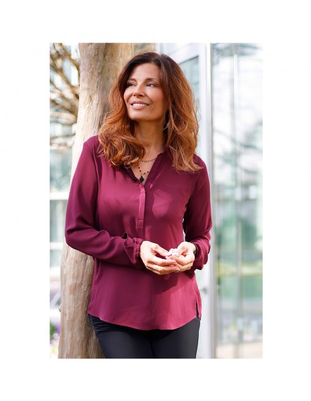 Lässige Eleganz in Burgundy