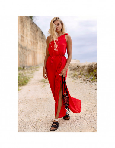 Maxikleid mit asymmetrischem Ausschnitt und Beinschlitz.